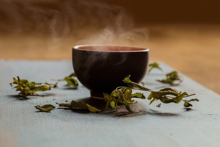 Read more about the article 8 Steps of Brewing a Healthy and Flavourful Tea